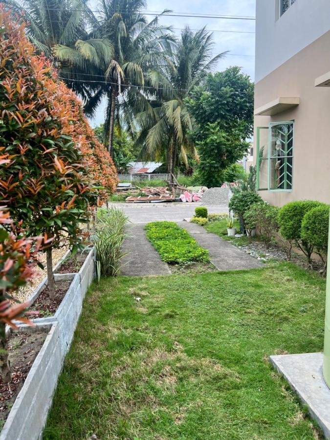 Beach Resorts Walking Distance To The Town House Davao City Buitenkant foto